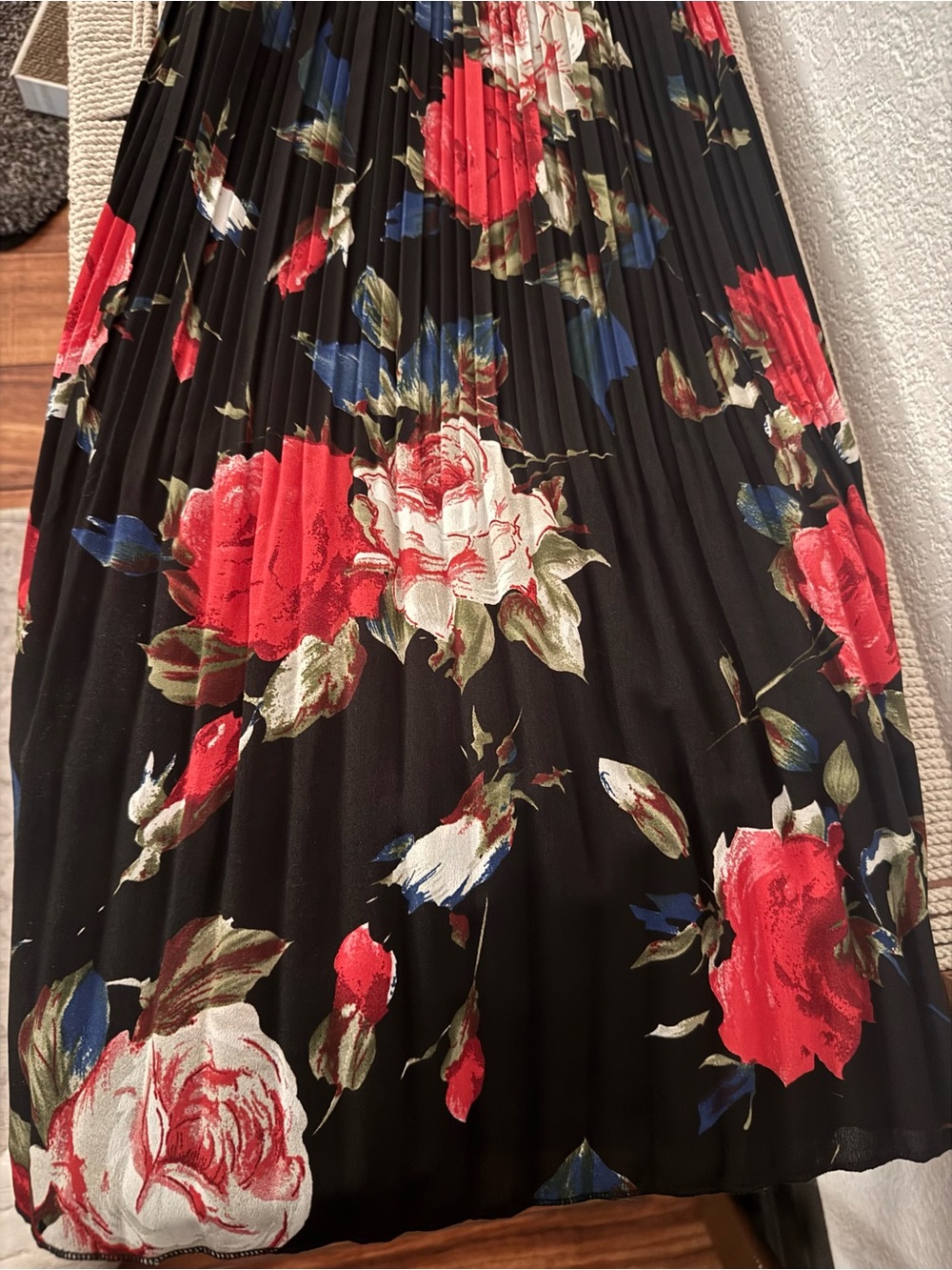 Women’s Black Floral Pleated Midi Skirt - Red & White Rose Print